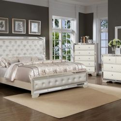 Brand  New Bedroom  Set In Queen  In Stock  For  Fast Delivery  Or Pick Up
