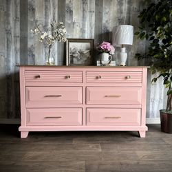 🌺 Newly Refinished Solid Wood 6 Drawers Dresser/ Soft Pink/ I Can Deliver 