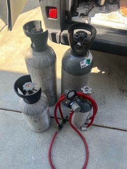 Co2 tanks and regulators