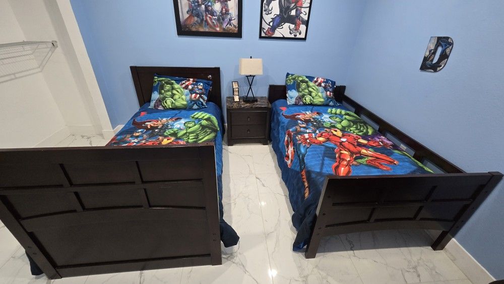 2 Twin Beds and Mattress
