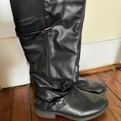 Boots Womens Size 6