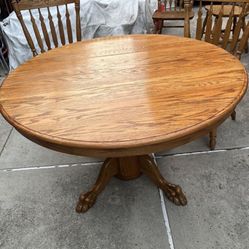 SOLID.   OAK.   ROUND.  TABLE.   48”X 30”(USA)