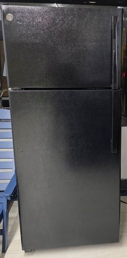 GE Refrigerator for Sale
Works Great/ Comes w/Warranty
Delivery Available