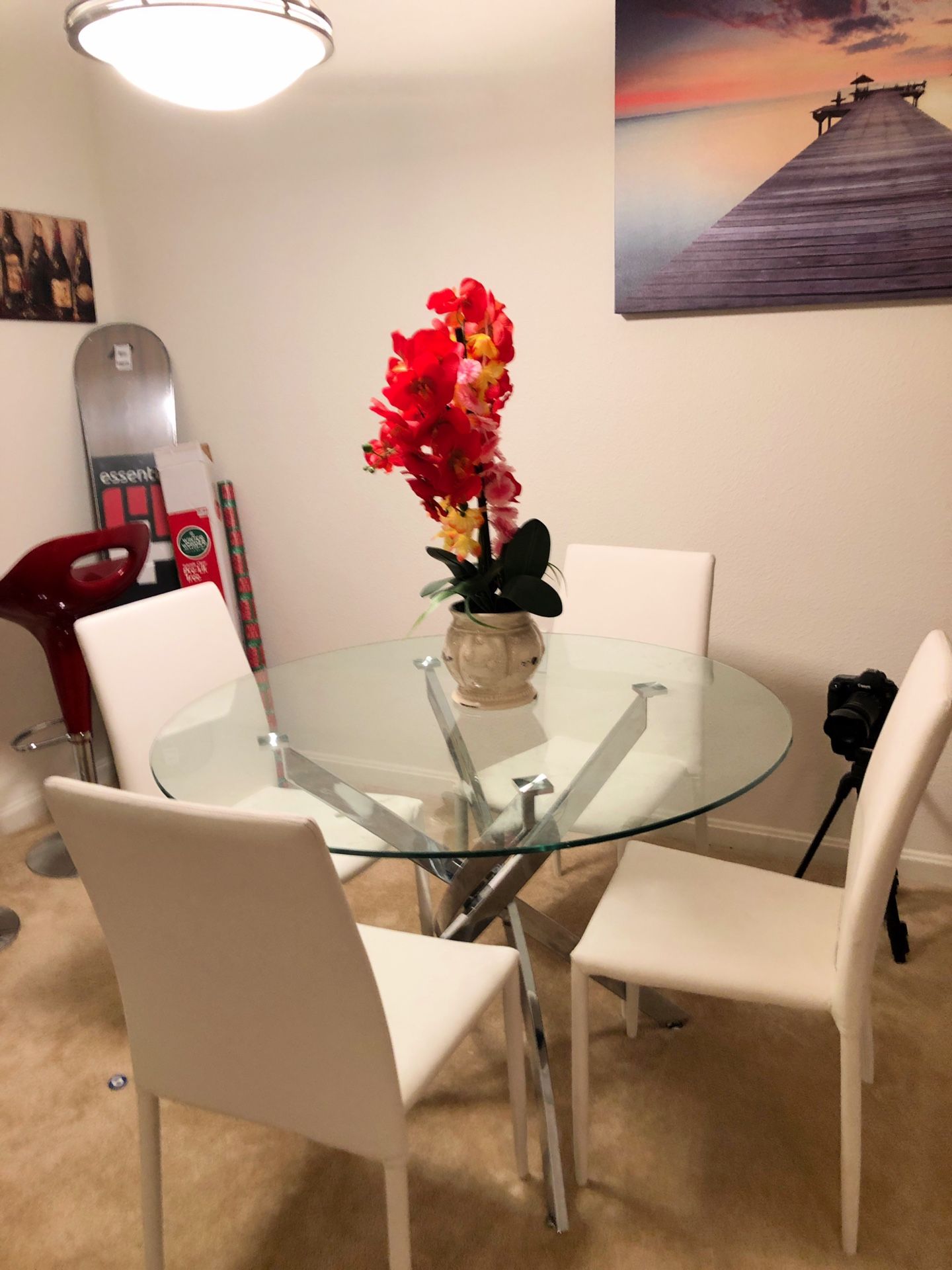 Modern Dining table and 4 chairs- great condition