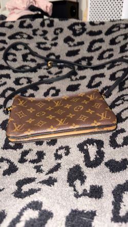 Louis Vuitton Double Zip Pochette – Excellent Condition