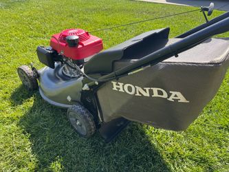 Excellent Condition Recently Serviced Variable Speed Honda Rear Wheel Drive Lawnmower. Fairfield, CA