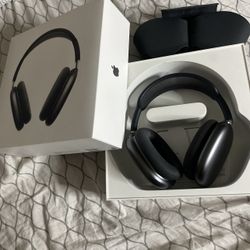 AirPod Maxes 