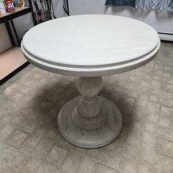 Hekman Homestead Round Pedestal End Table
