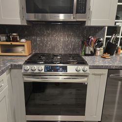 EXCELLENT CONDITION SAMSUNG 30" SMARTTHINGS 5 BURNER RANGE