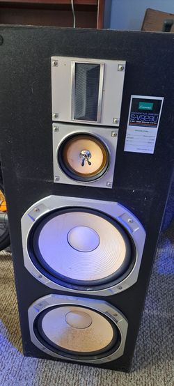 Sansui tower speakers.
