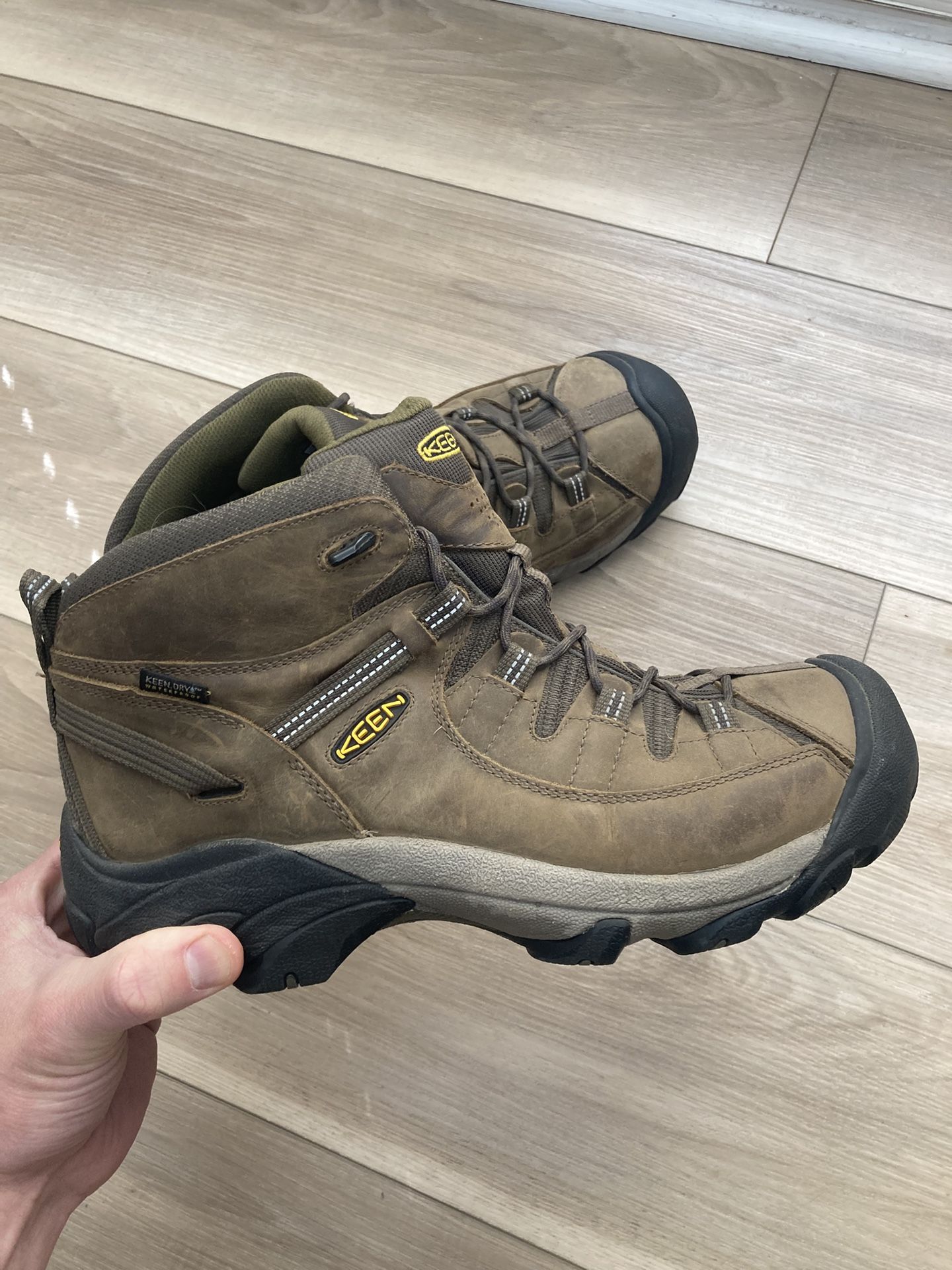 KEEN Targhee Hiking Boots 