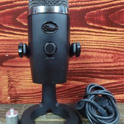 Blue Yeti Nano (A00136) Podcast USB Mic