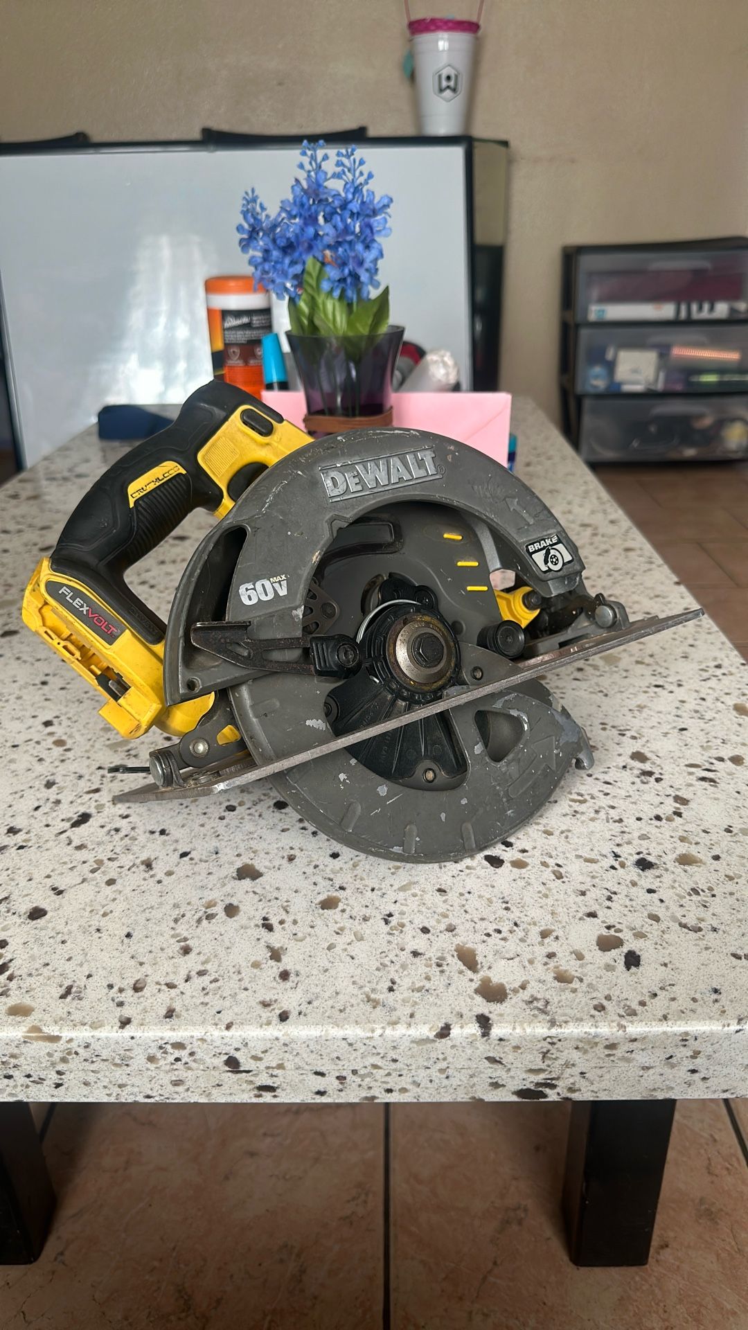 60v FlexVolt Cordless Circular Saw