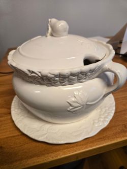 VINTAGE White Ceramic Soup Tureen with Lid and Underplate