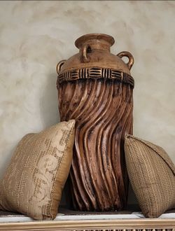 BEAUTIFUL FLOOR VASE. SET OF TWO PIECE