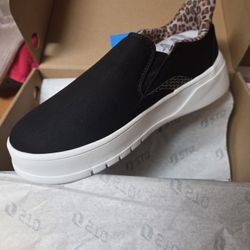 Hands Free Slip-on Black & Leopard Fashion Tennis Shoes Sneakers Size 7.5 (LAST PAIR)