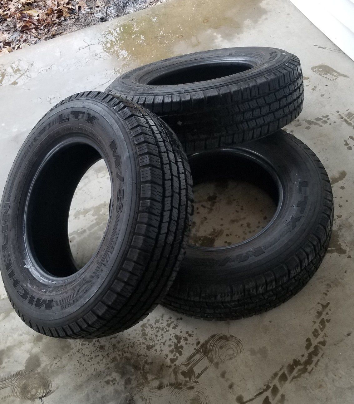 Used Michelin Ltx tires 225/70R16 (3)