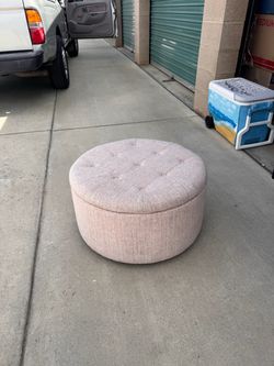 Round Pink Storage Ottoman – Tufted Seat with Hidden Storage
