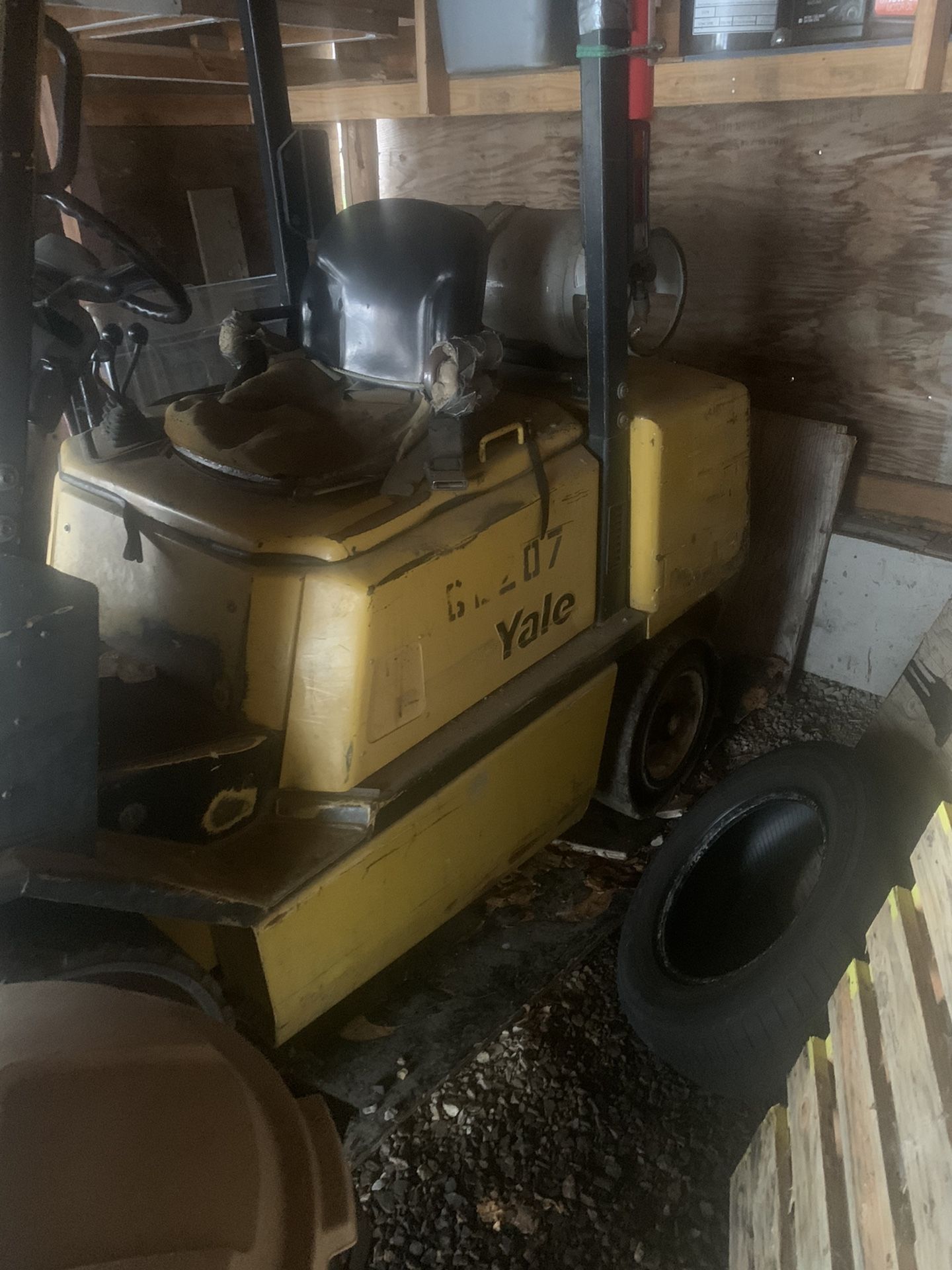 6k  Yale Forklift  , Propane 3 Stage 16ft Lift , Job Ready Side Shift