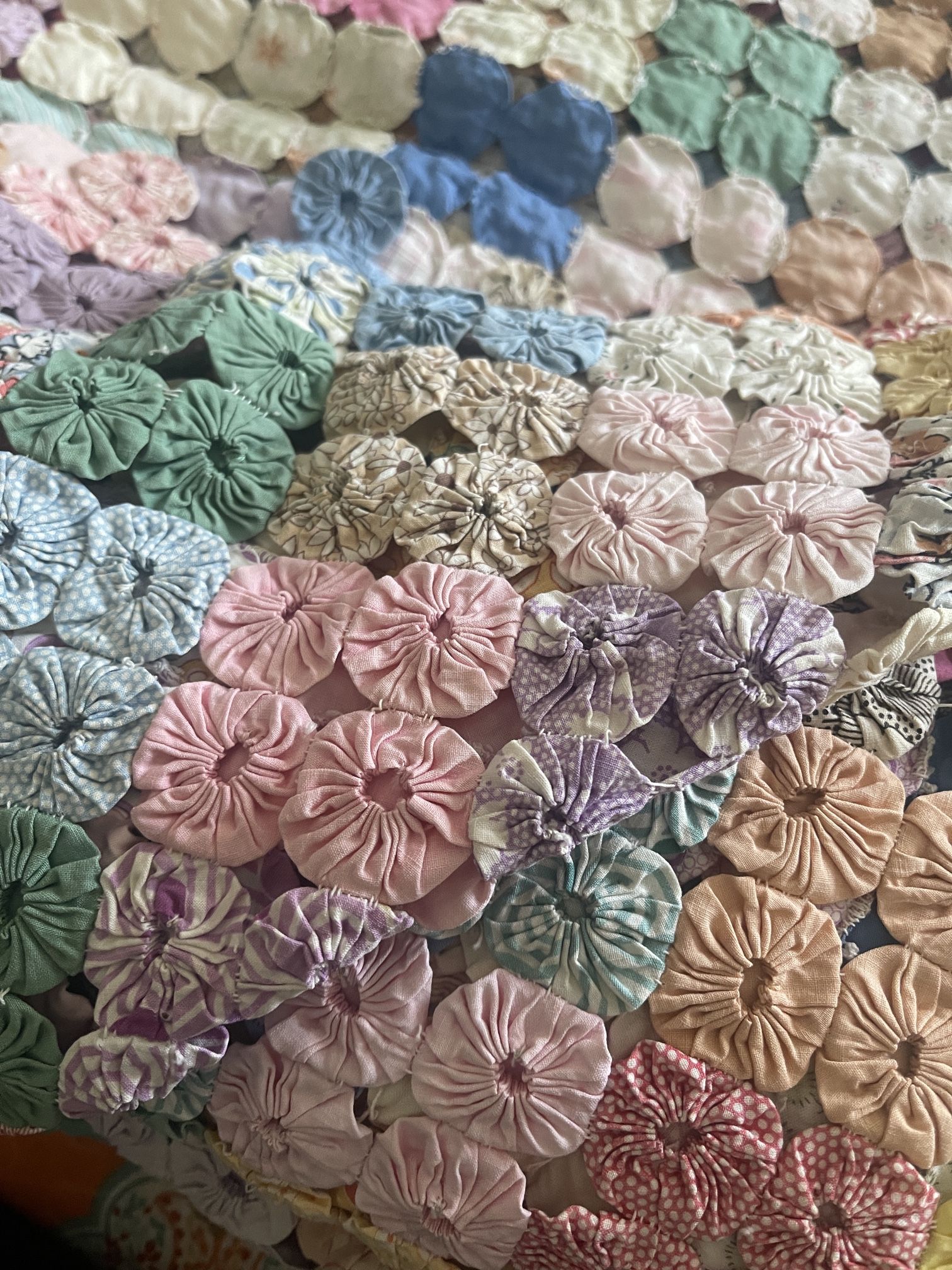 Vintage Penny Yo Yo Fabric Quilt Coverlet Full Queen Bedspread Hand Stitch 84 X 88