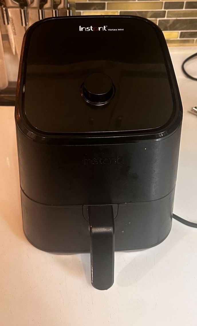Instant Vortex 2QT Mini Air Fryer, Small Air fryer that Crisps, Reheats, Bakes, Roasts for Quick Easy Meals, Includes over 100 In-App Recipes, is Dish