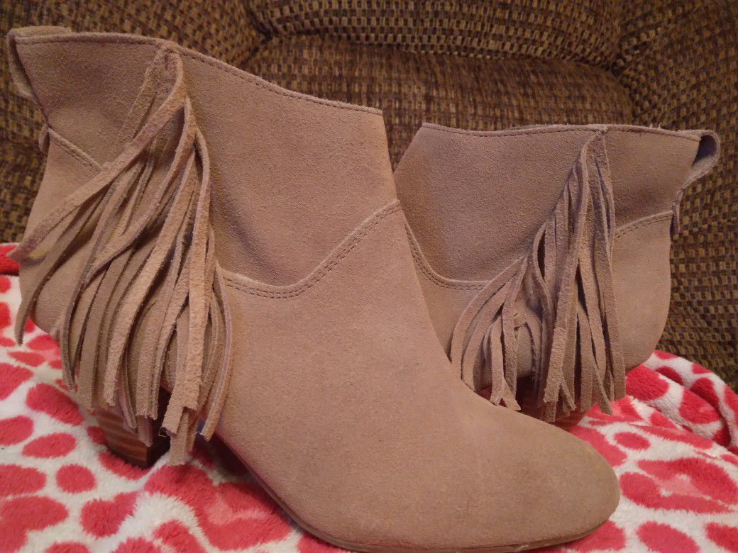 NEW LADY'S AMERICAN EAGLE OUTFITTERS BOOTS