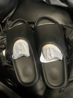 Yeezy Slides Black Size 10