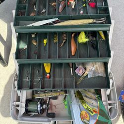 TACKLE BOX WITH FISHING 🎣 STUFF THE PRICE IS FIRM 