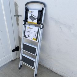 Gorilla Ladders 3-Step Steel Lightweight Step Stool with Project Tray, 225 lbs. Load Cap. Type II Duty Rating (8 ft. 9 in. Reach Height) Equivalent to