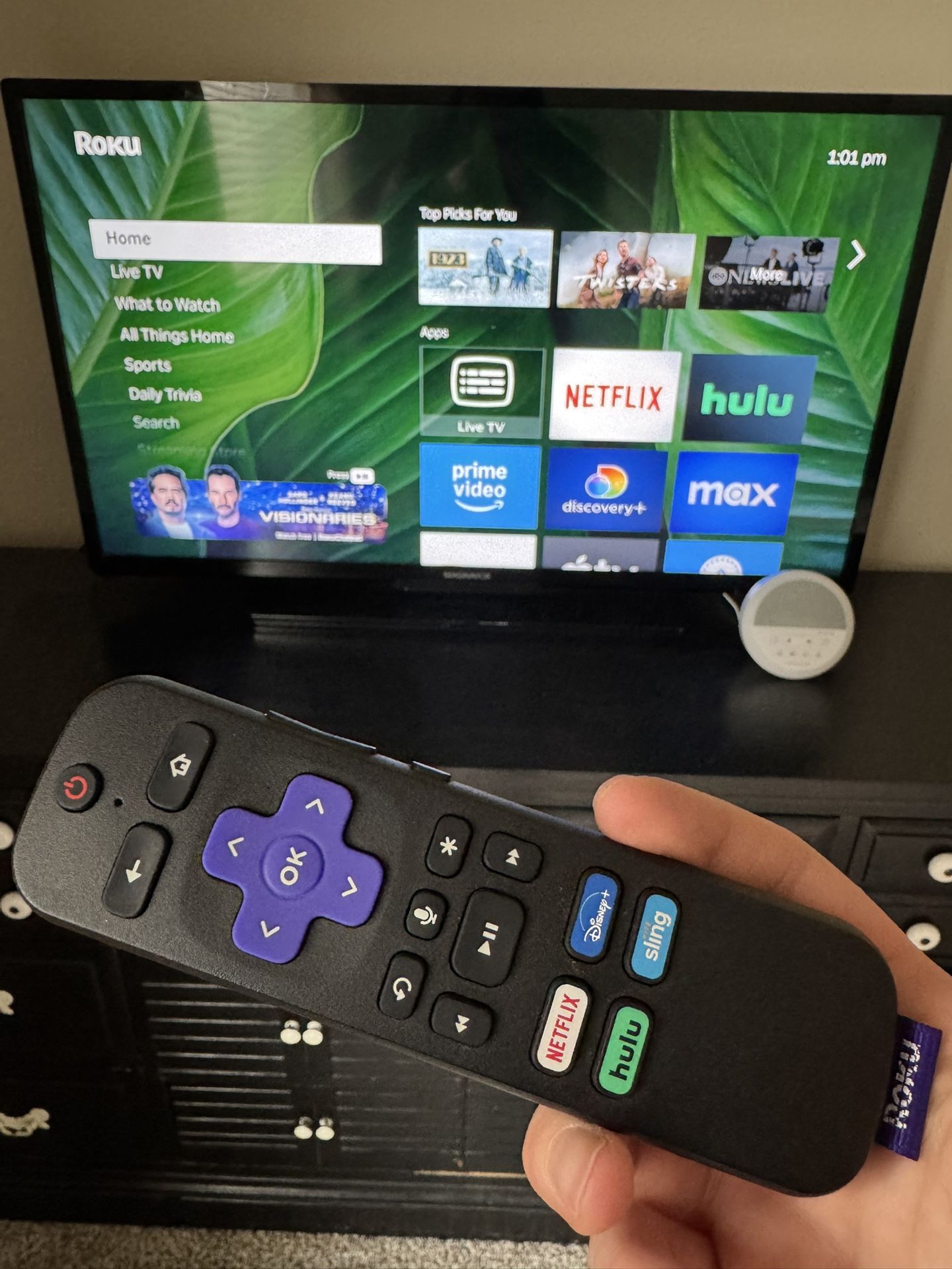 Magnavox 40” 1080p LED Smart TV with Roku streaming stick