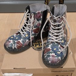 Dr. Martens Floral Boots for Kids ( size 3 )