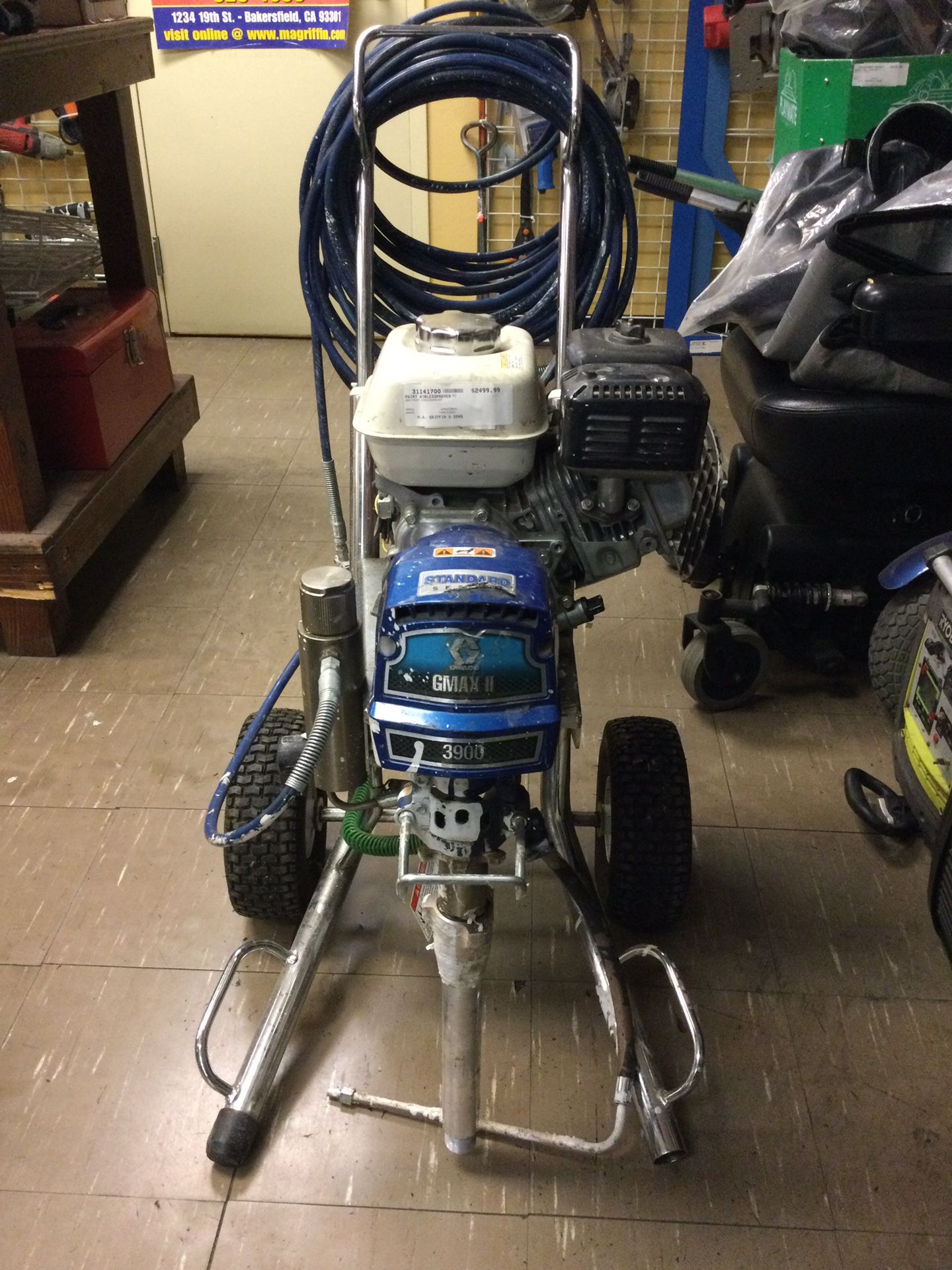 Graco 3900 Standard Series Gas Powered Airless Paint Sprayer (used condition) Has Paint Splattered On It