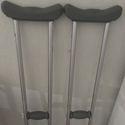 Hugo Crutches For 5’2”-5’10” Person