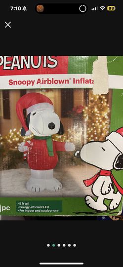 Snoopy Tree With Inflatable 