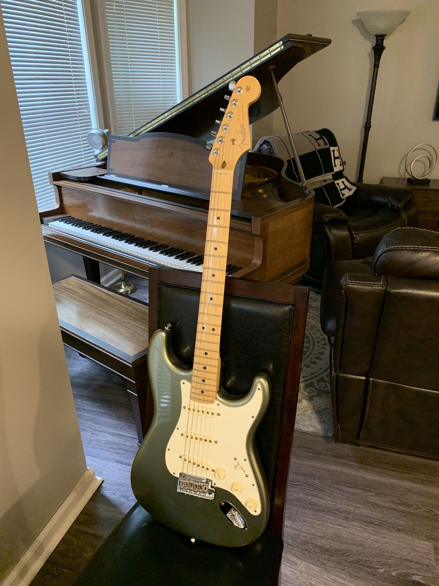 2013 Fender Stratocaster - 2013 Metallic Jade Pearl
