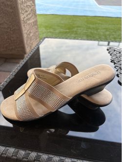Woman’s sandals size 8.5