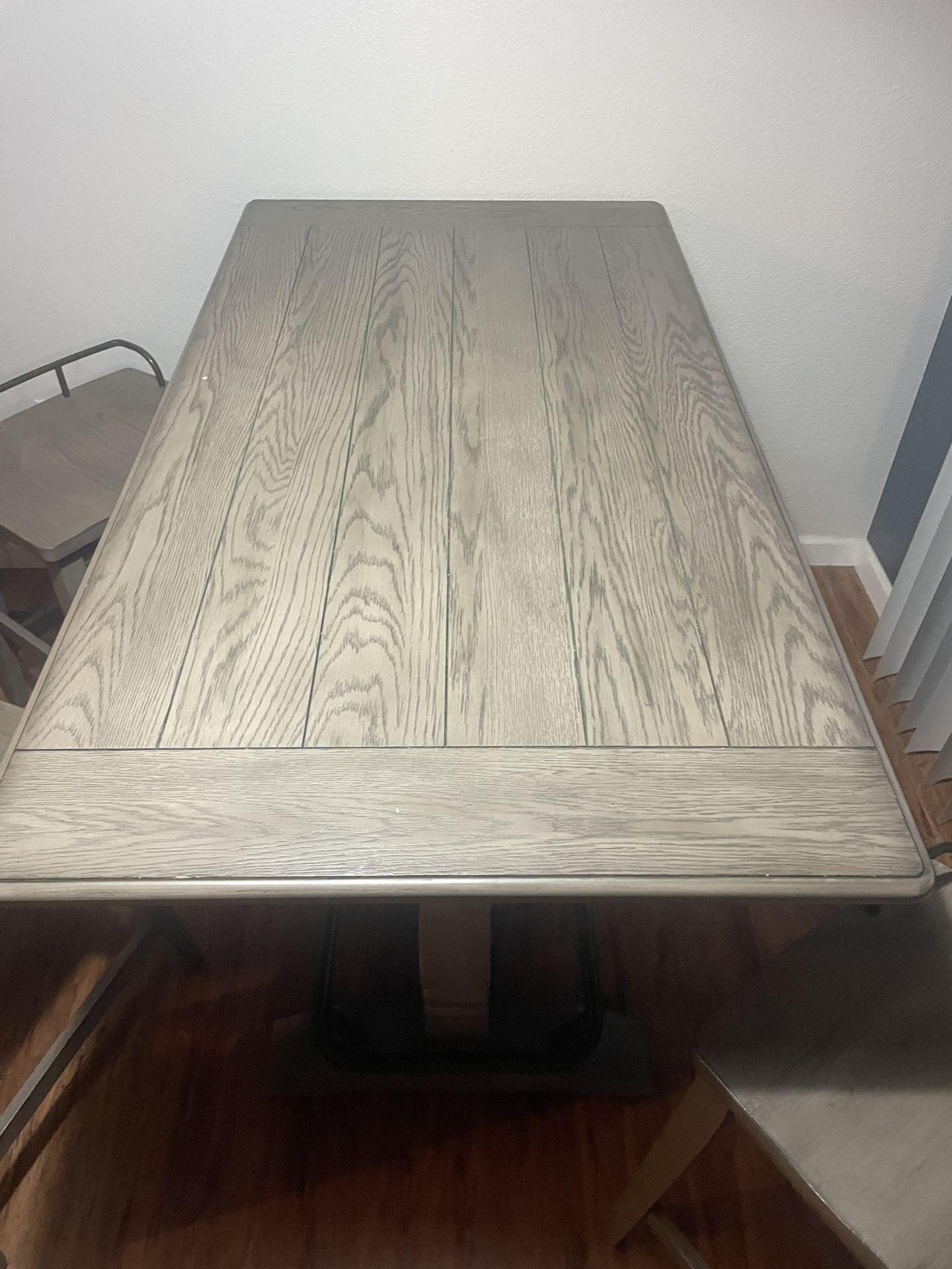 Rustic Dinning Table w/ 4 Stools