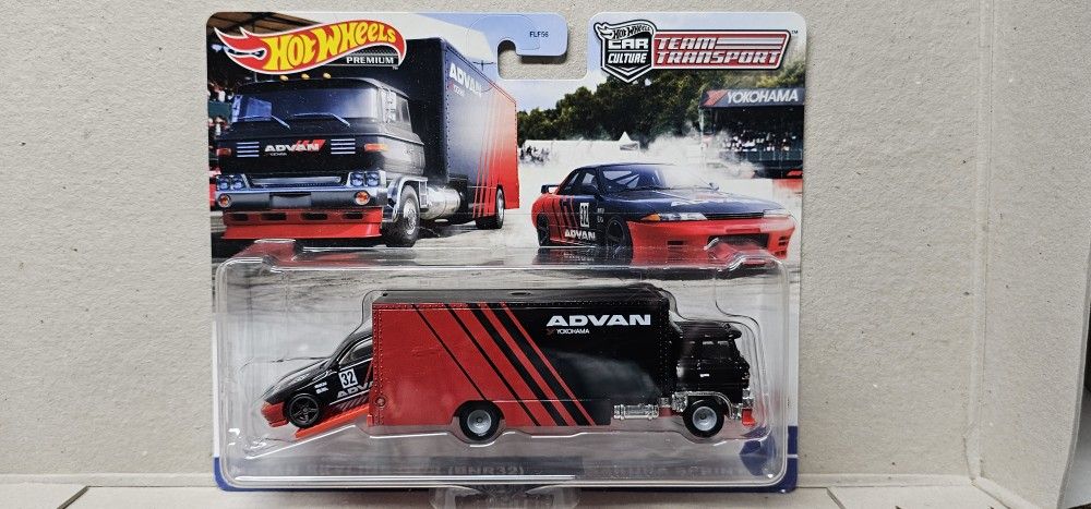 Hot Wheels Car Culture Team Transports Nissan Skyline GT-R (BNR32) Sakura Sprinter