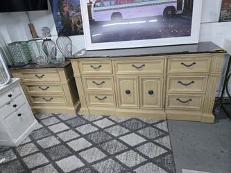 Dresser and Nightstand Bedroom Set
