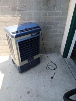Portable evaporative cooler