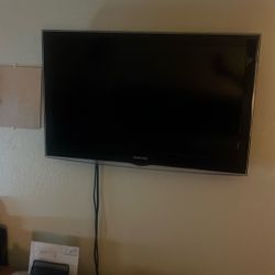 House hold items (Bed, tv, dresser, Bunk Bed , Clothes, 