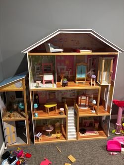 Kid Kraft wooden dollhouse with furniture