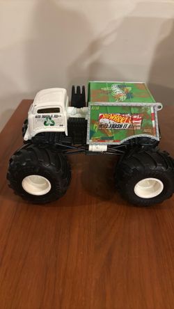 Hot Wheels Monster Trucks "Will Trash It All" garbage truck