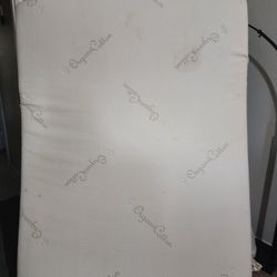 ORGANICOTTON QUEEN SIZE BED W BOX SPRING.