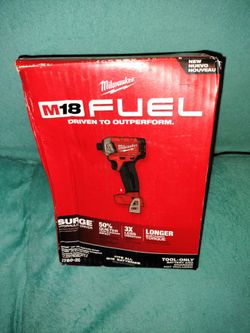 Milwaukee M18 surge taladro impacto
