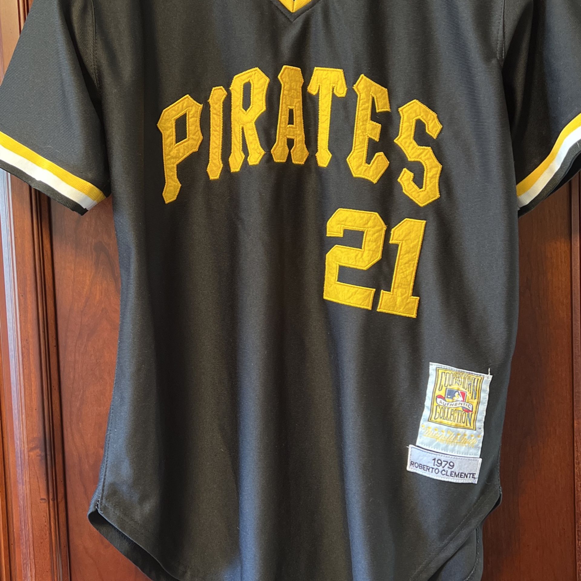 Vintage MLB Pittsburgh Pirates Roberto Clemente Jersey #21 for Sale in  Martinez, CA - OfferUp