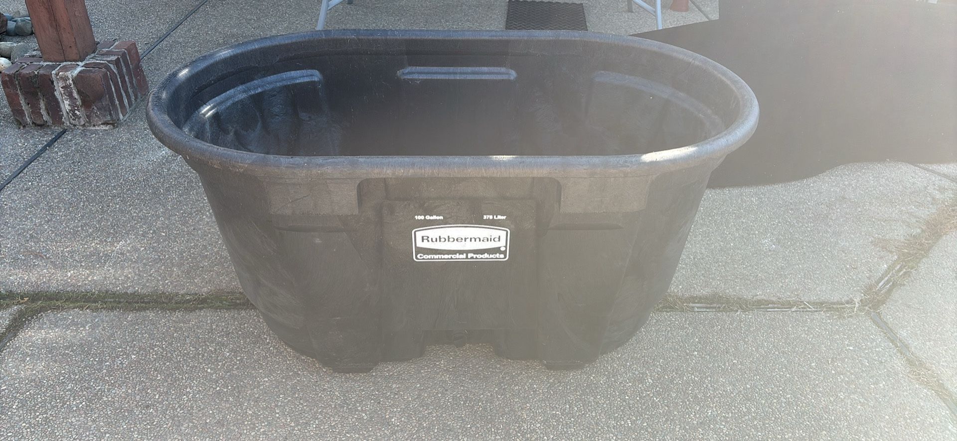 100 Gallon Rubbermaid Stock tank