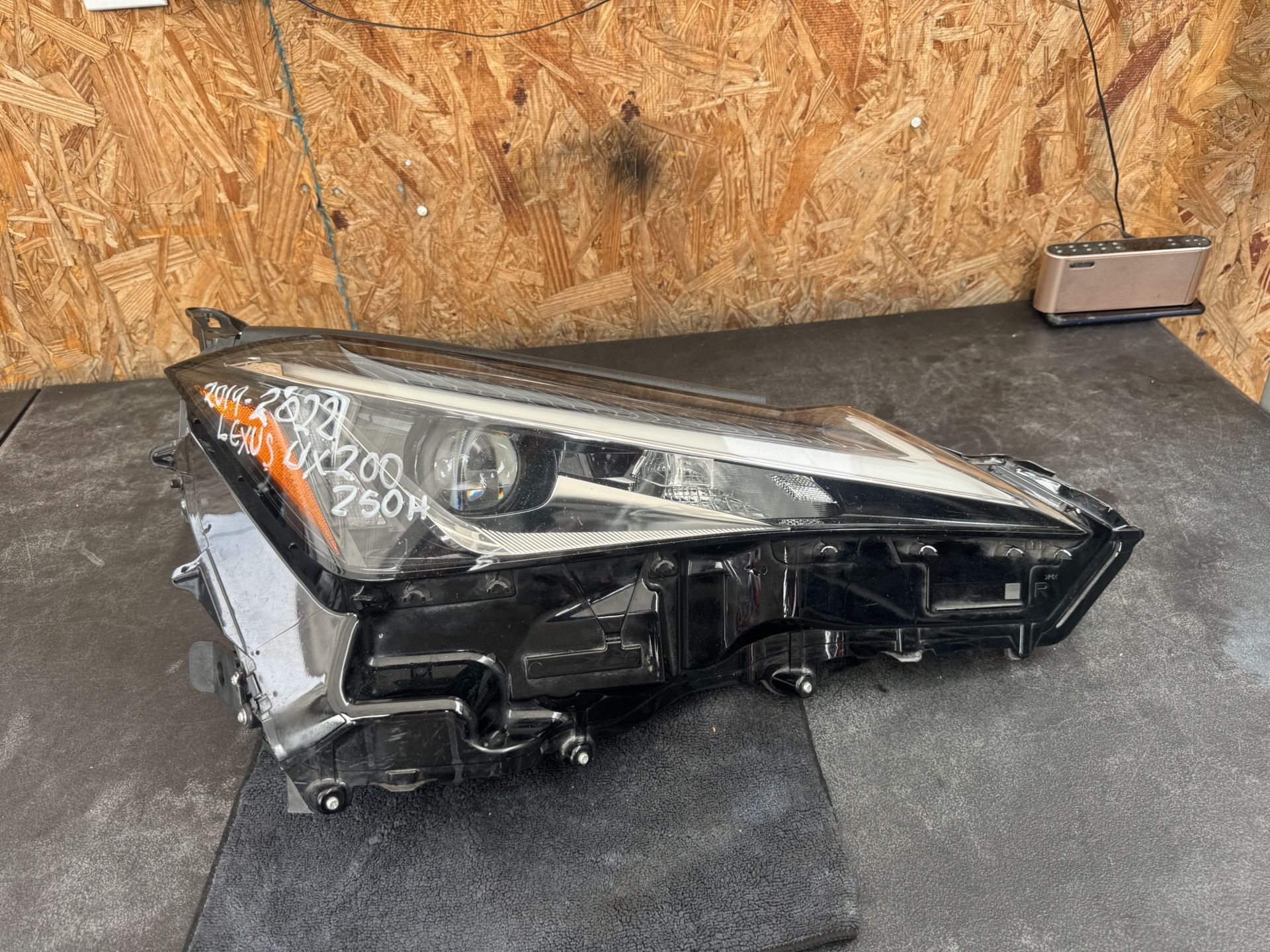 2019 2020 2021 2022 LEXUS UX 200/250H RIGHT SIDE HEADLIGHT OEM USED