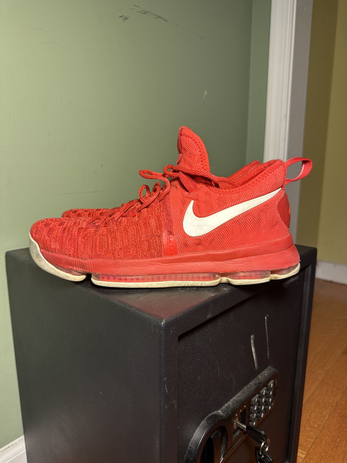 Kevin Durant Shoes, 6th Edition, Sz 11 for Sale in Alexandria, VA - OfferUp