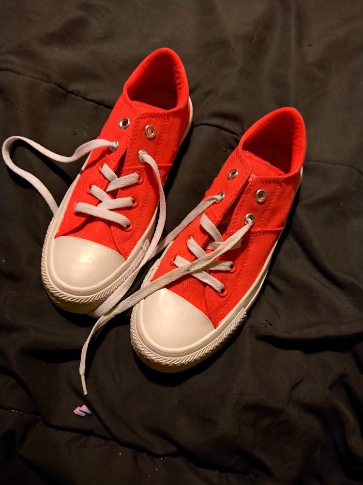 Brand new pink converse shoes